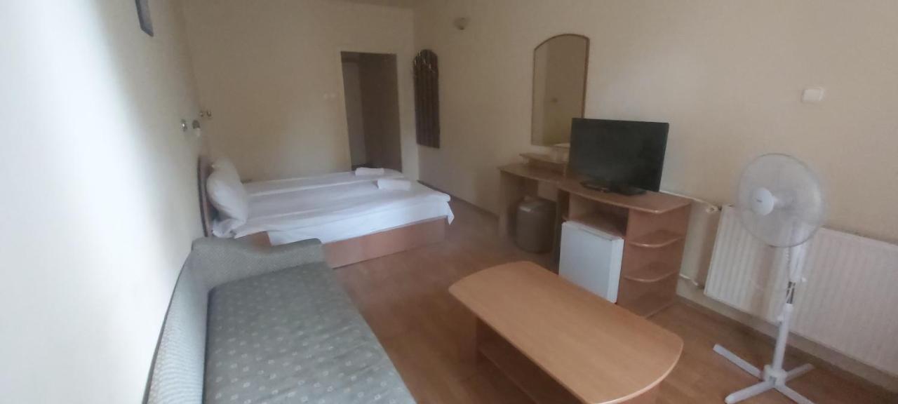 In Hotel Hajdúszoboszló Esterno foto