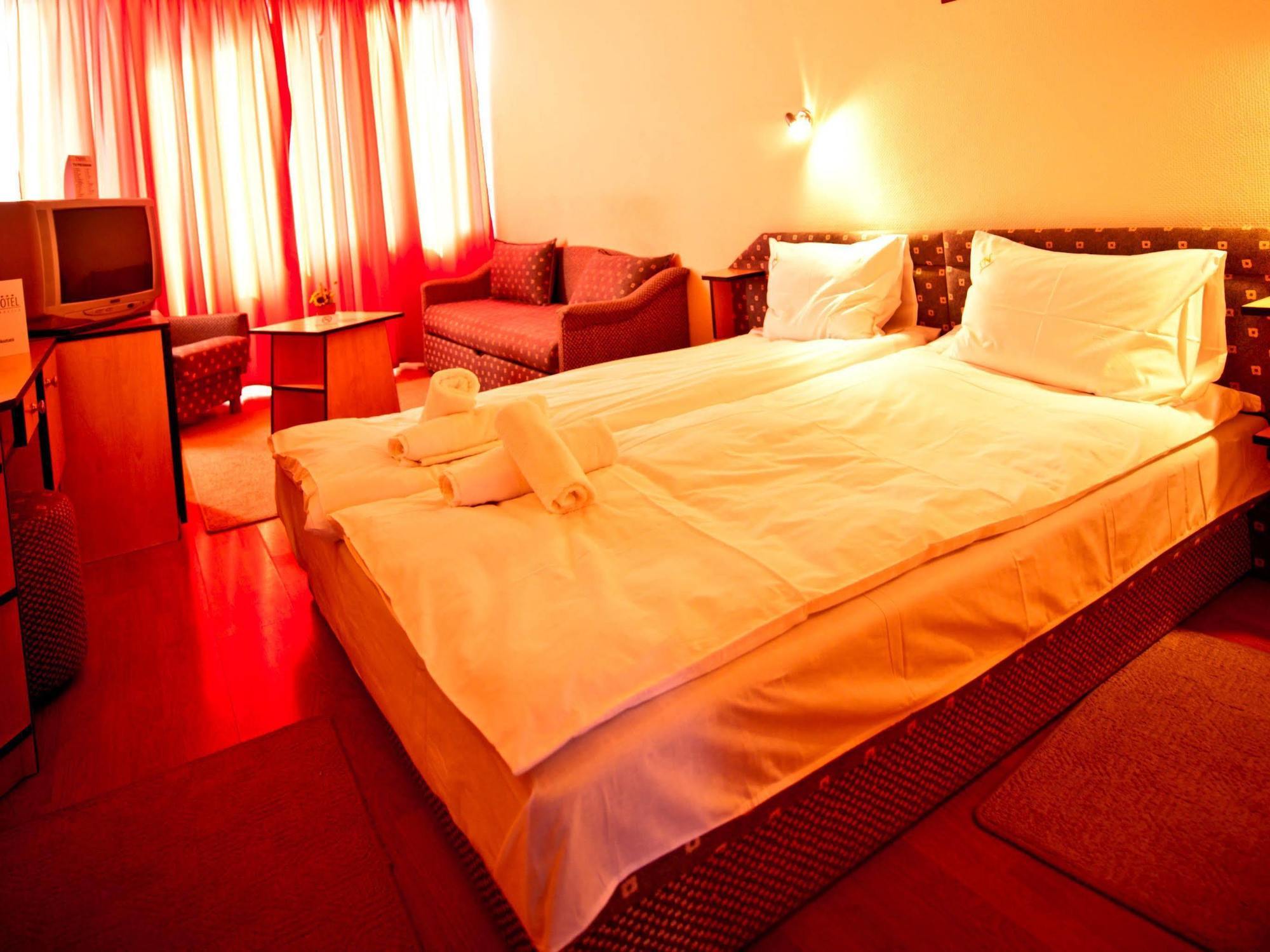 In Hotel Hajdúszoboszló Esterno foto